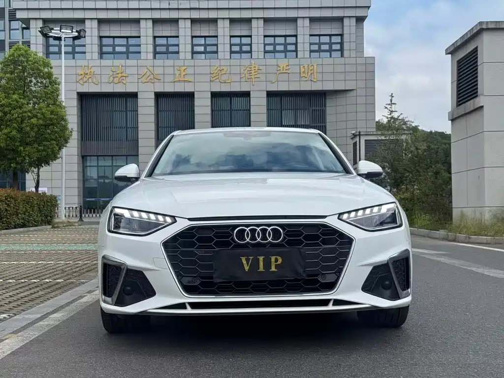 Audi A4L 2022 35 TFSI Fashionable and Dynamic купить на сайте DeffCars