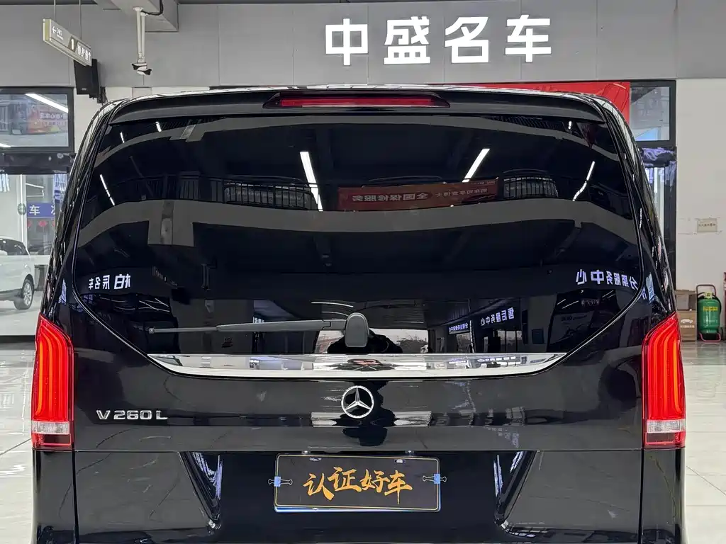 Mercedes V-Class 2022 V 260 L Long Wheelbase Premium Edition купить на сайте DeffCars