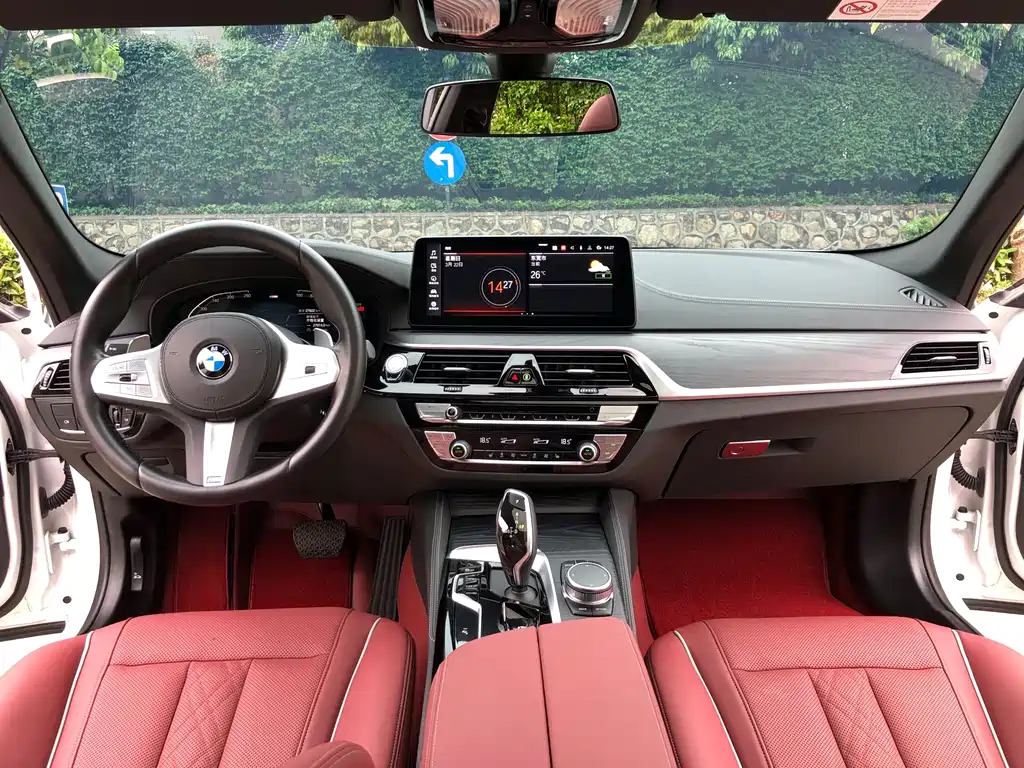 BMW 5 Series 2023 530Li Leading M Sports Package купить на сайте DeffCars