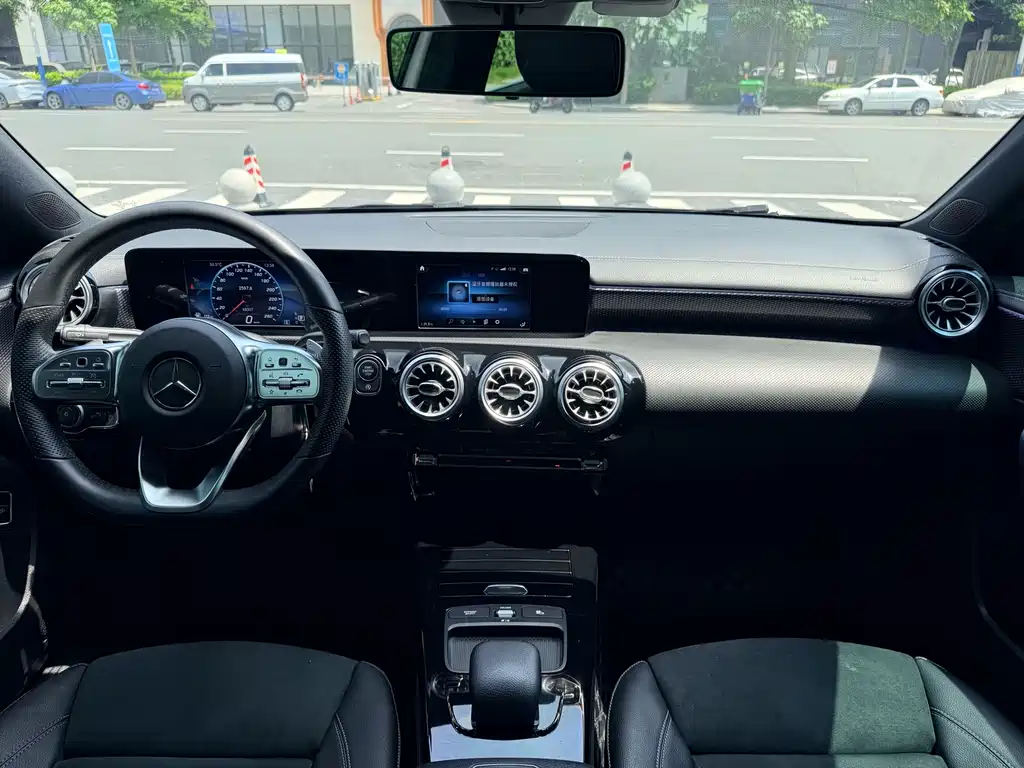 Mercedes-Benz A-Class 2019 A 180 L Sports Sedan купить на сайте DeffCars