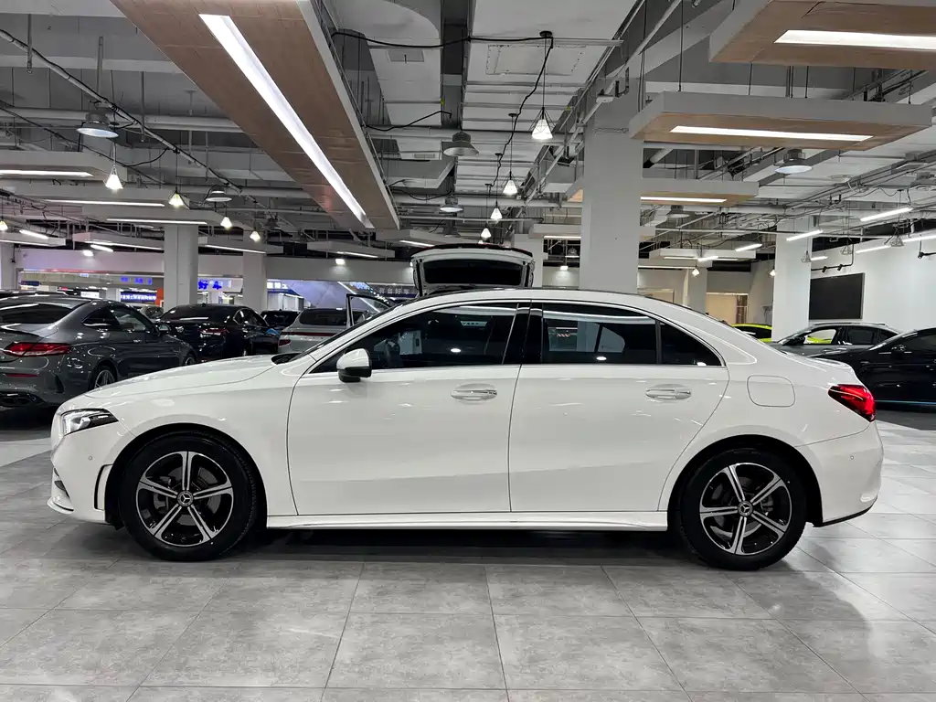 Mercedes-Benz A-Class 2022 Facelift A 200 L Sports Sedan Fashionable купить на сайте DeffCars