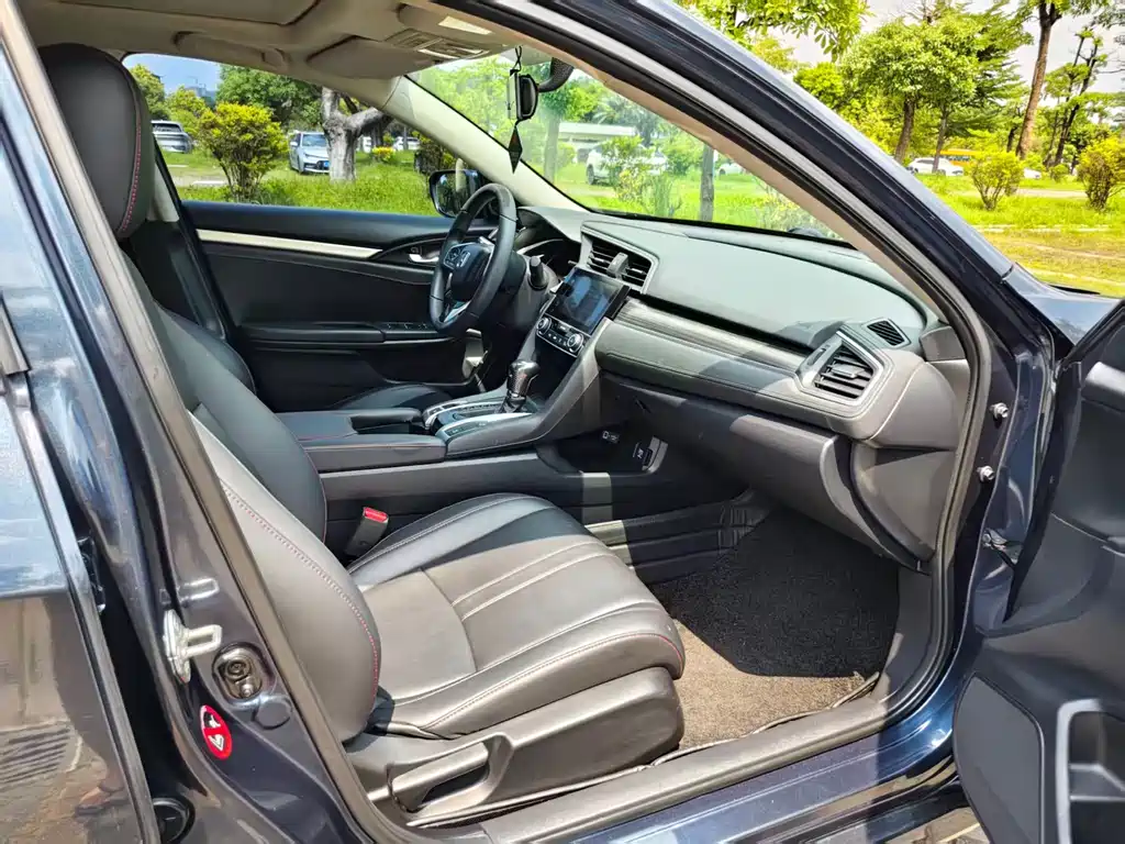 Civic 2019 220TURBO CVT Dynamic Edition National V купить на сайте DeffCars