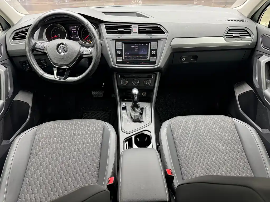 Tiguan L 2020 330TSI automatic two-wheel drive fashion version National VI купить на сайте DeffCars