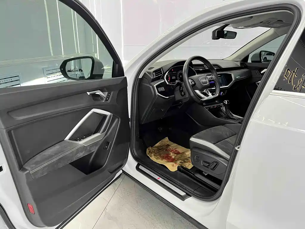 Audi Q3 2022 35 TFSI Fashionable and Dynamic купить на сайте DeffCars