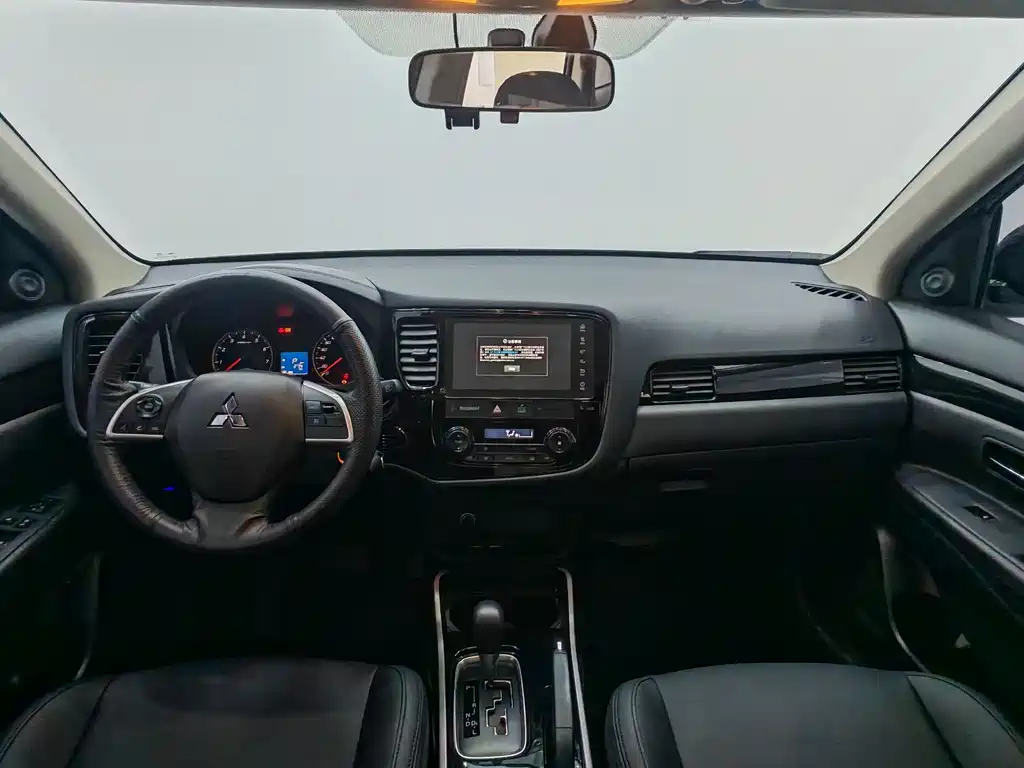 Outlander 2021 2.0L 2WD Smooth Edition 5 seats купить на сайте DeffCars