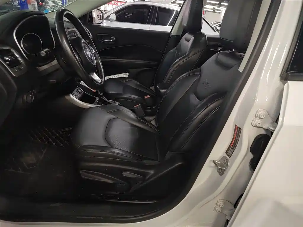 Compass 2017 200T Automatic Home Edition купить на сайте DeffCars