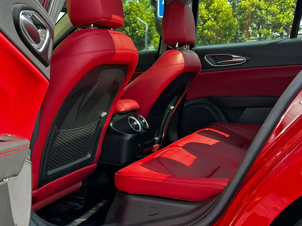 Giulia Juliet 2019 2.0T 280HP Black Package Black Label Limited Edition купить на сайте DeffCars