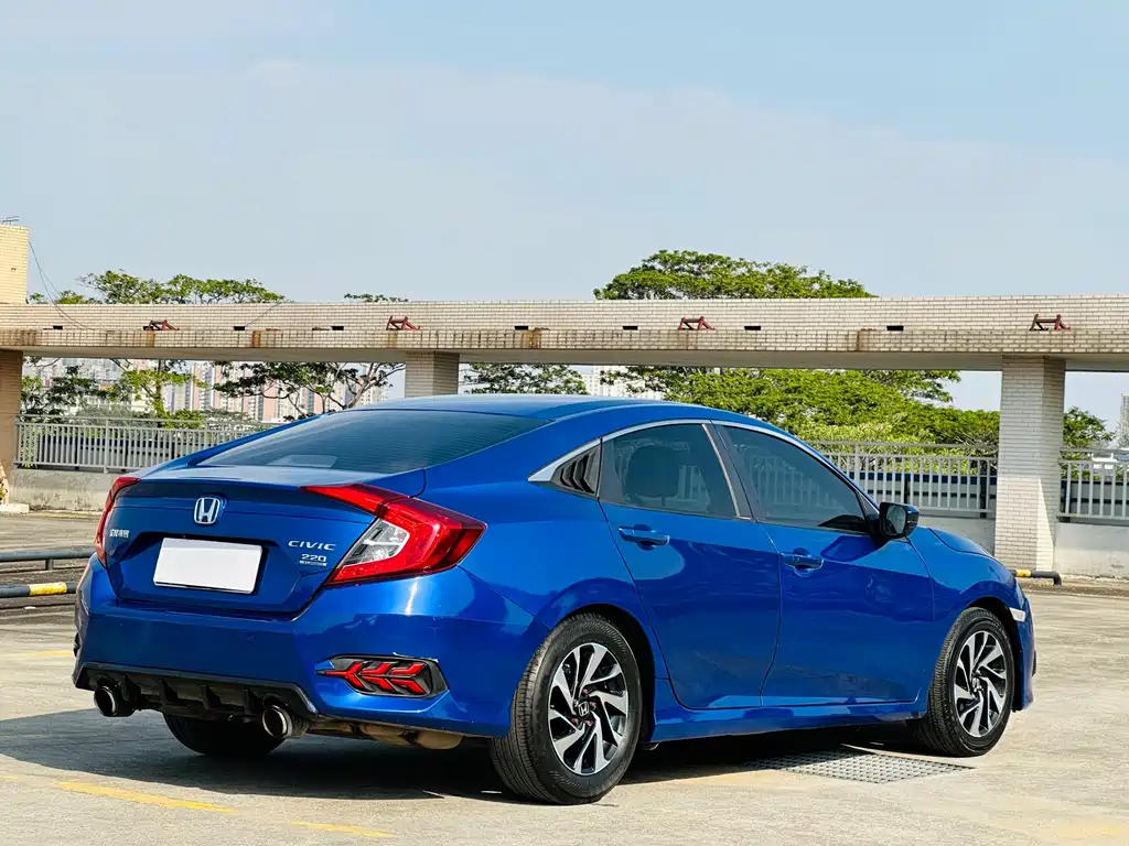 Civic 2016 220TURBO CVT Deluxe Edition купить на сайте DeffCars