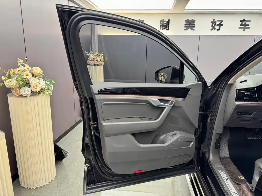 Touareg 2019 2.0TSI Sharp Wing Edition National VI купить на сайте DeffCars