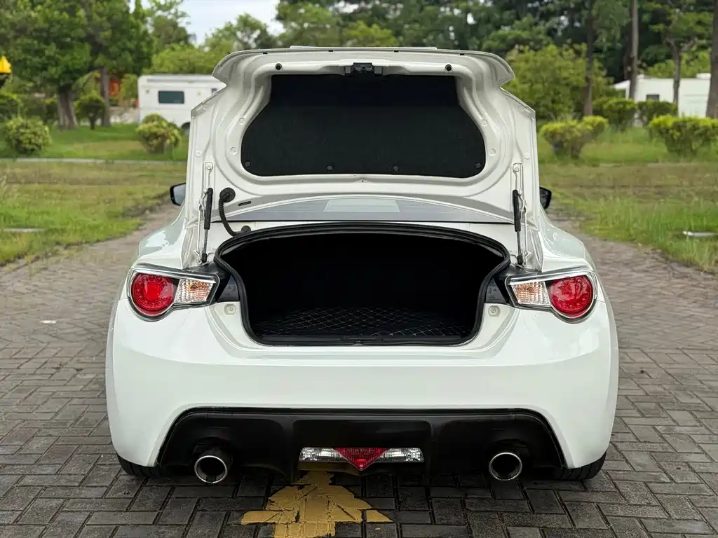 Toyota 86 2014 2.0L automatic luxury model купить на сайте DeffCars