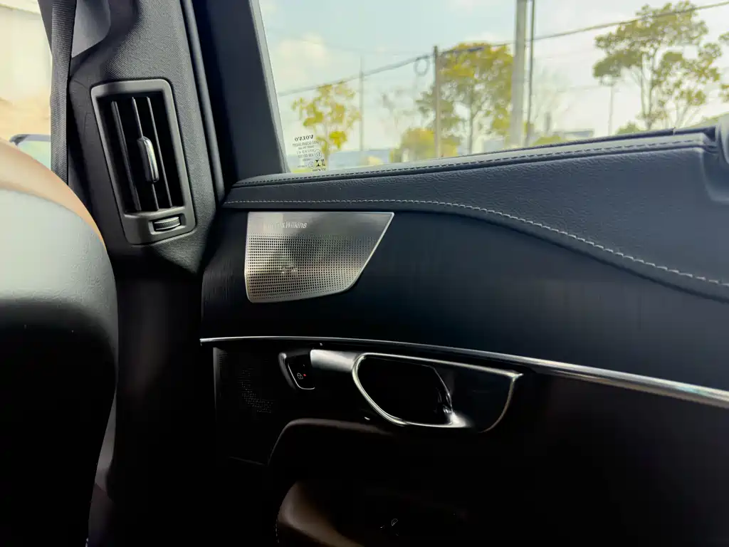 Volvo XC90 2021 B6 Zhiya Luxury Edition 7 seats купить на сайте DeffCars