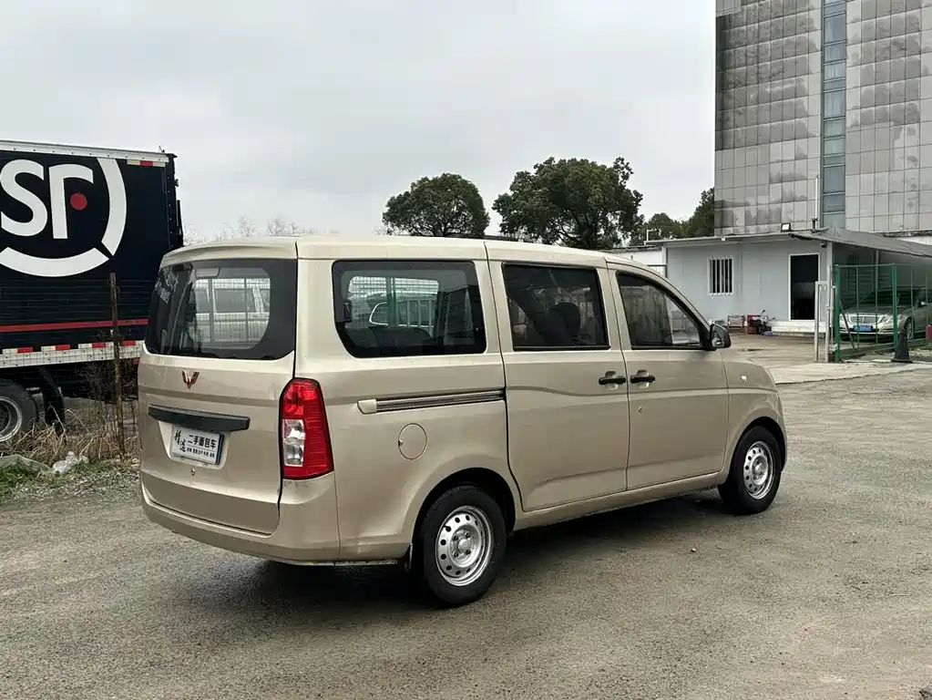 Wuling Rongguang V 2018 1.5L standard model купить на сайте DeffCars
