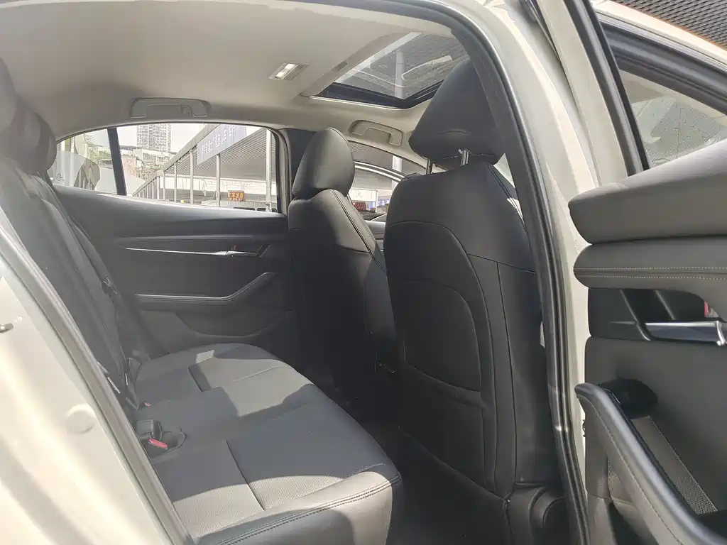 Mazda3 Angkesela 2021 2.0L Automatic Premium Edition купить на сайте DeffCars