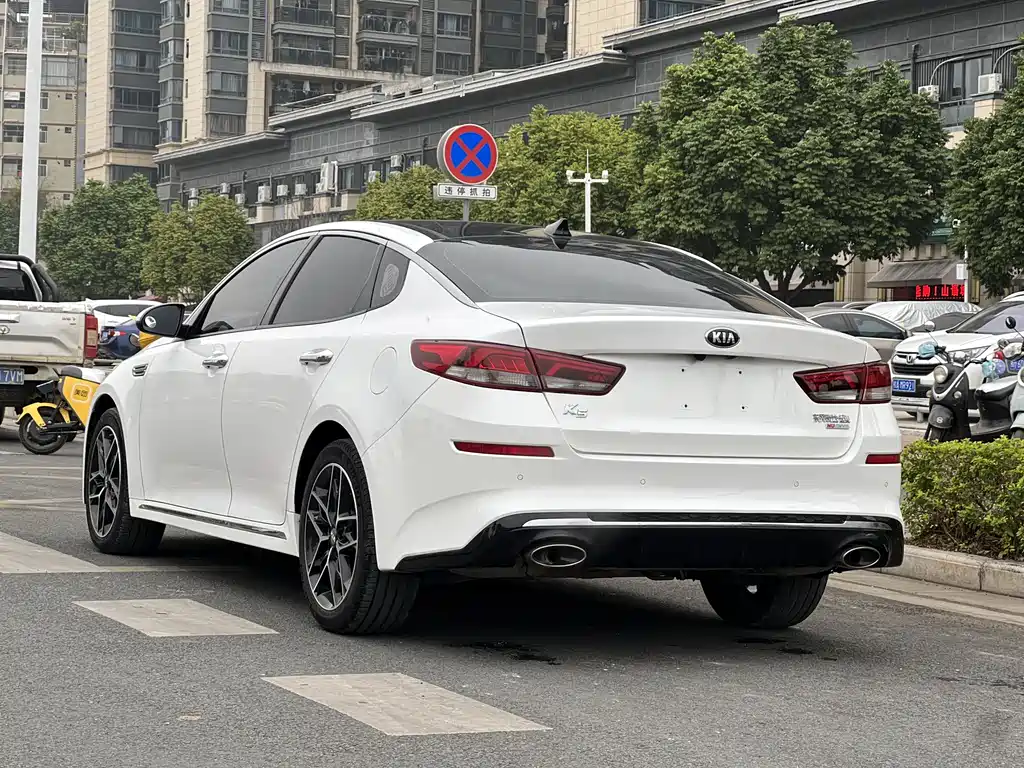 Kia K5 2019 Pro 2.0L Automatic Deluxe Edition National VI купить на сайте DeffCars