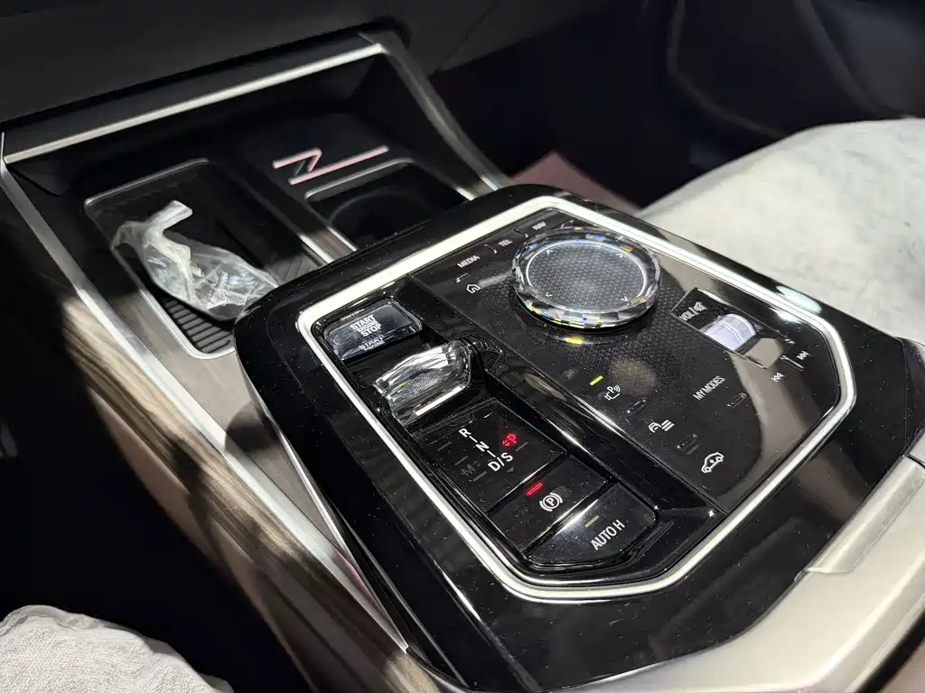 BMW 7 Series 2023 740Li Leading M Sports Package купить на сайте DeffCars
