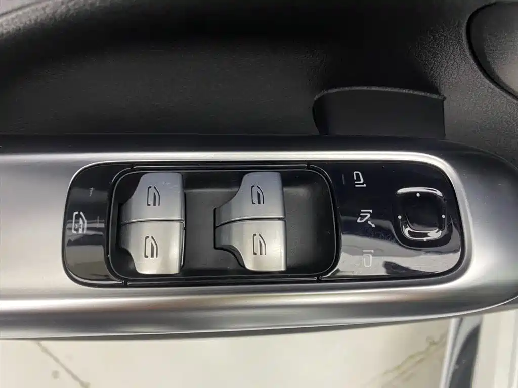 Mercedes-Benz C-Class 2024 facelift C 260 L sports version купить на сайте DeffCars