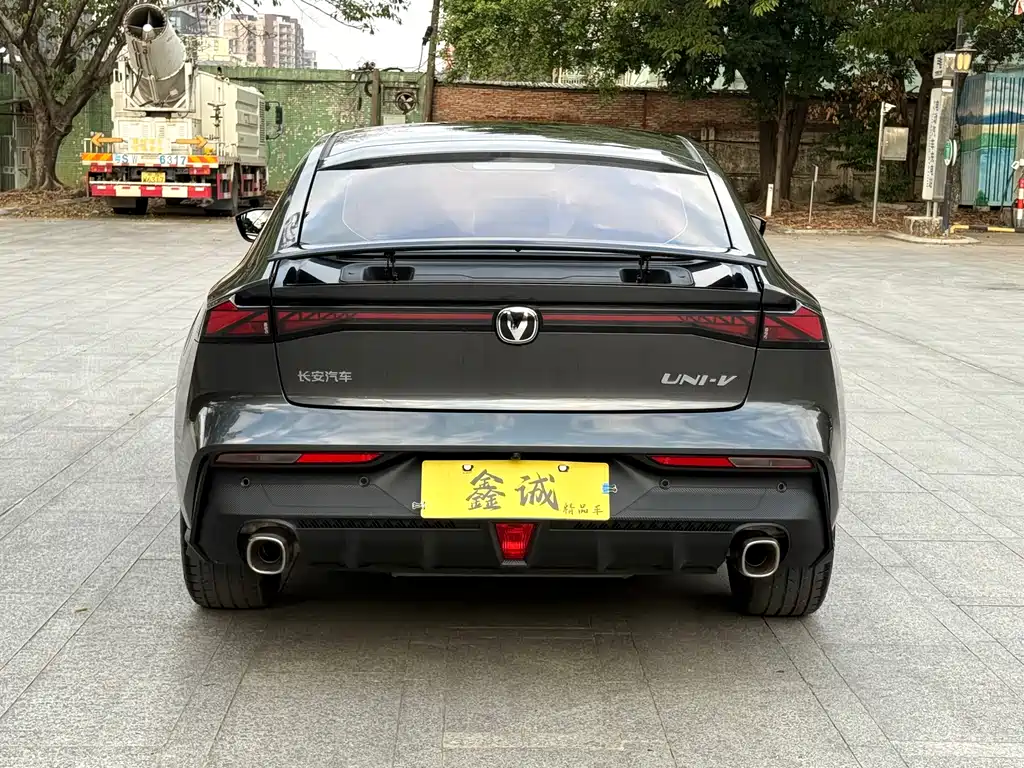 Changan UNI-V 2023 1.5T premium model купить на сайте DeffCars