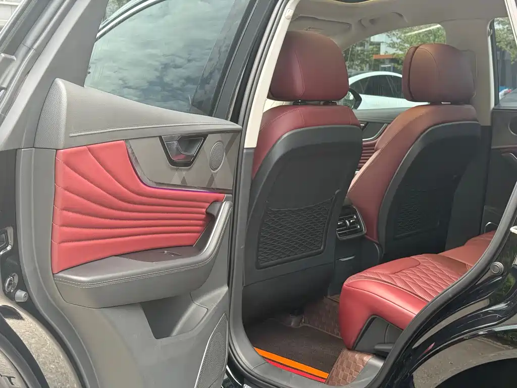 Hongqi HS5 2023 2.0T Qixiang Pro version купить на сайте DeffCars
