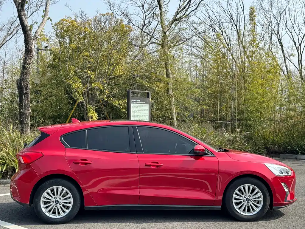 Focus 2019 Hatchback 1.5L Automatic NeochaEDGE National VI купить на сайте DeffCars