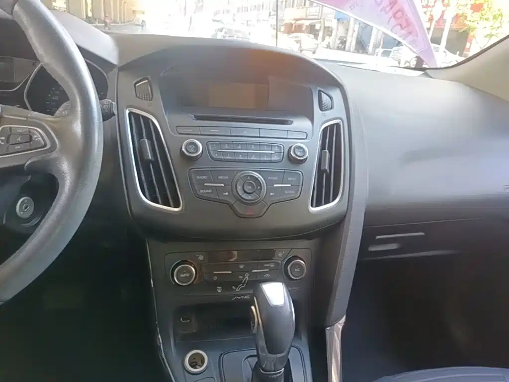 Focus 2015 hatchback 1.6L automatic fashion model купить на сайте DeffCars