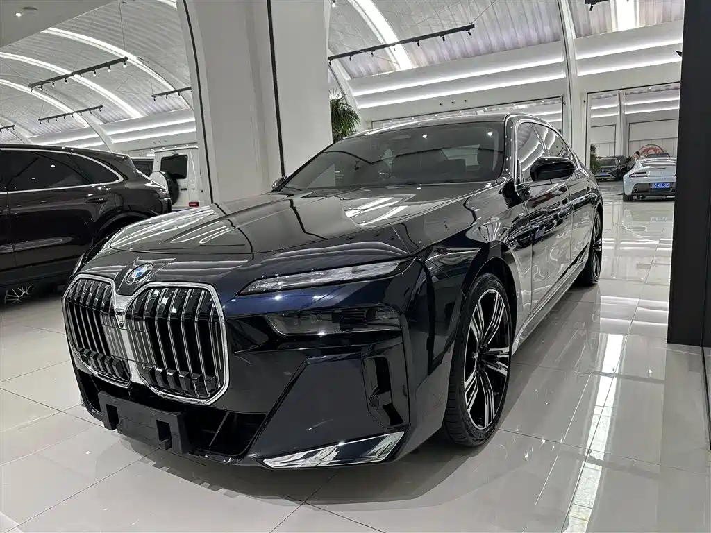 BMW 7 Series 2023 740Li Leading M Sports Package купить на сайте DeffCars