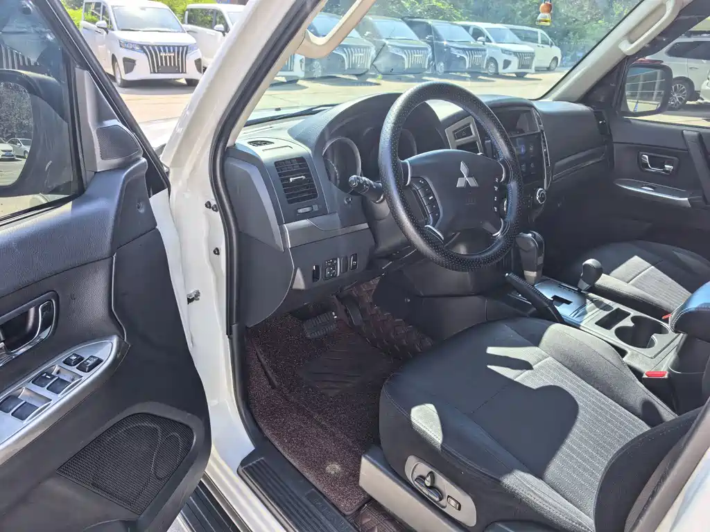 Pajero (импорт) 2016 3.0L automatic standard version National V купить на сайте DeffCars