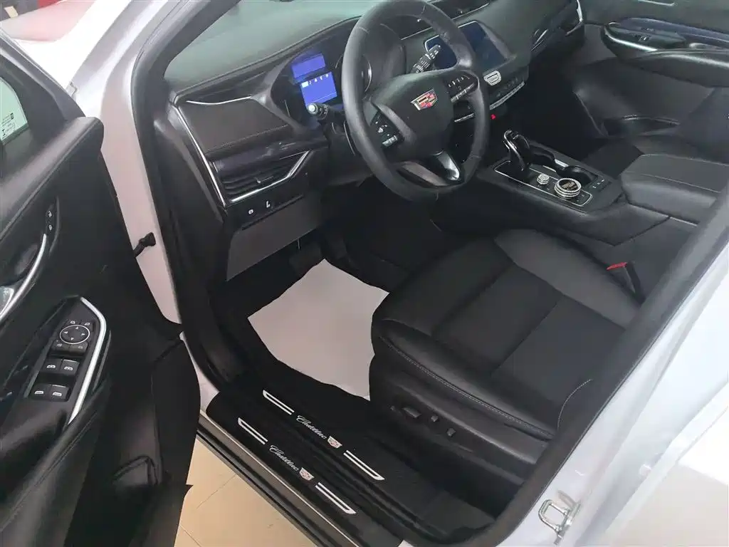 Cadillac XT4 2022 28T two-wheel drive fashion model купить на сайте DeffCars