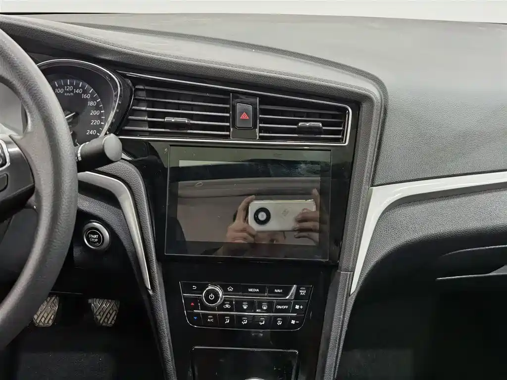 Venucia D60 2019 1.6L XL Manual Intelligent Link Elite Edition купить на сайте DeffCars