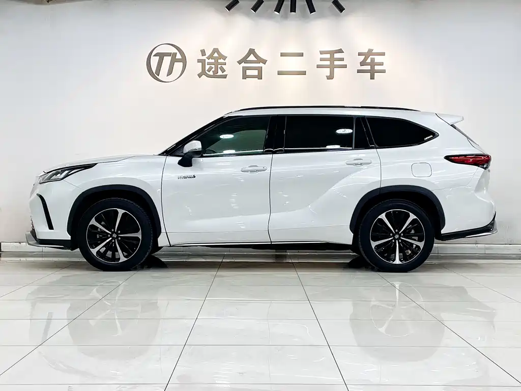 Crown Lufang 2022 2.5L HEV four-wheel drive premium version купить на сайте DeffCars