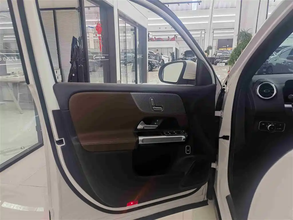 Mercedes-Benz GLB 2024 facelift GLB 200 dynamic version купить на сайте DeffCars