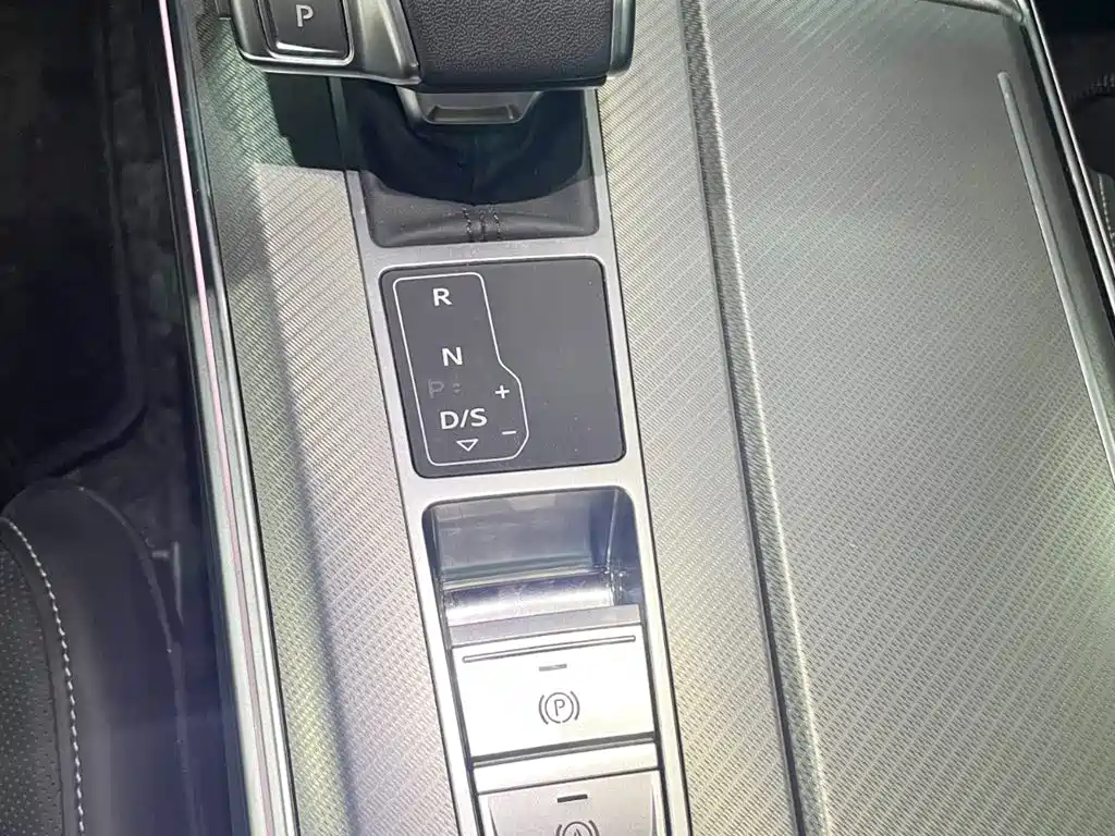 Audi A6L 2024 40 TFSI luxury and elegant model купить на сайте DeffCars