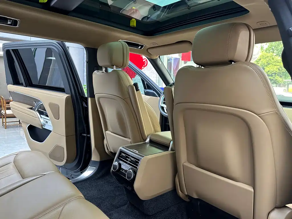 Range Rover 2025 3.0 L6 400PS Extended Edition купить на сайте DeffCars