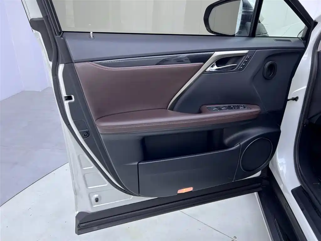 Lexus RX 2020 facelift 300 four-wheel drive elegant version купить на сайте DeffCars