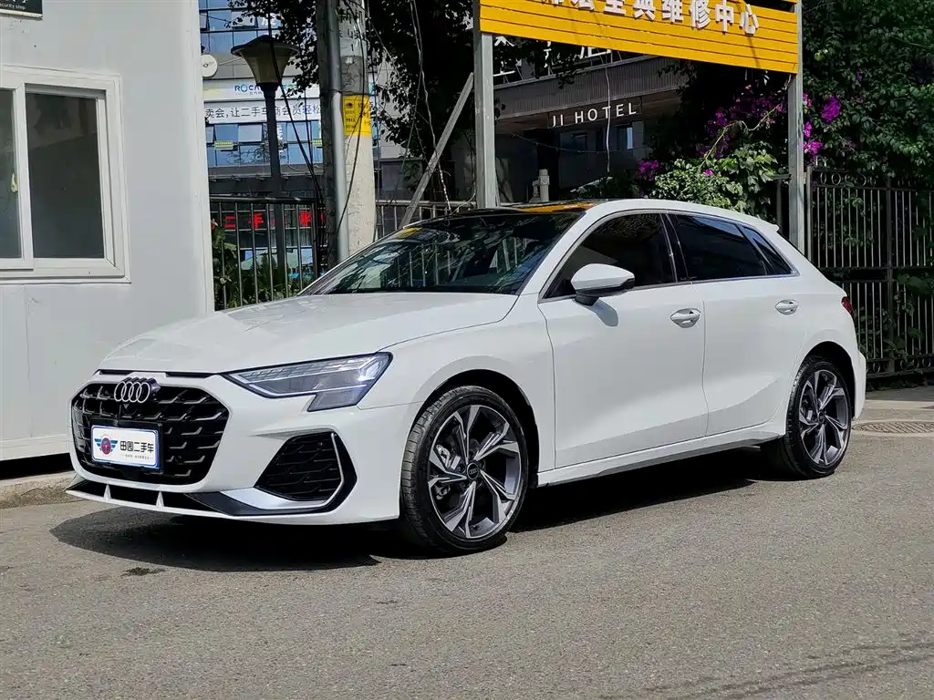 Audi A3 2025 Sportback 35TFSI Flying Spur Exclusive Model купить на сайте DeffCars