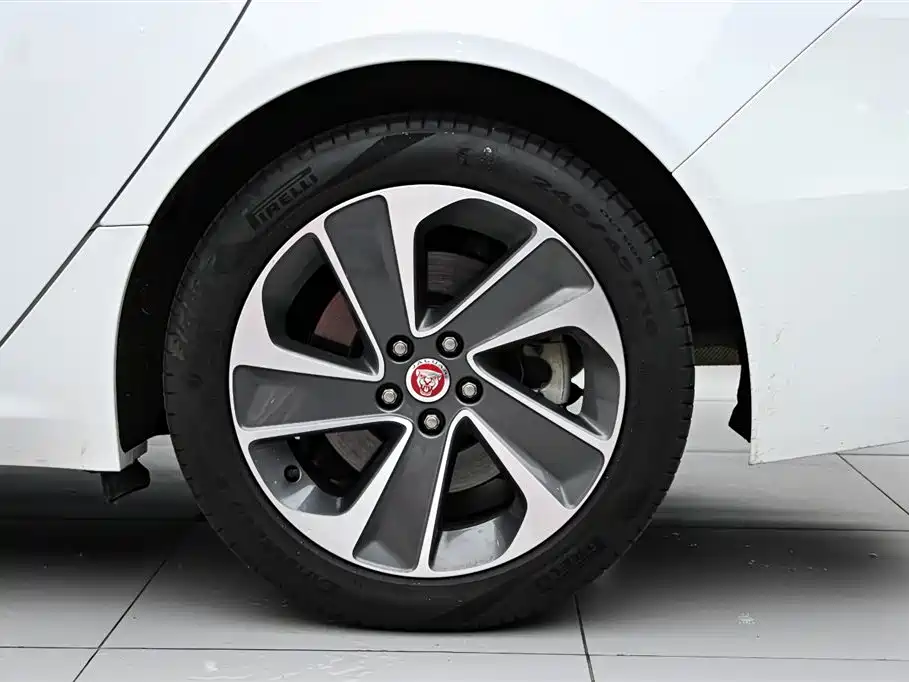 Jaguar XFL 2023 XFL 2.0T P200 2WD Elite Deluxe Edition купить на сайте DeffCars