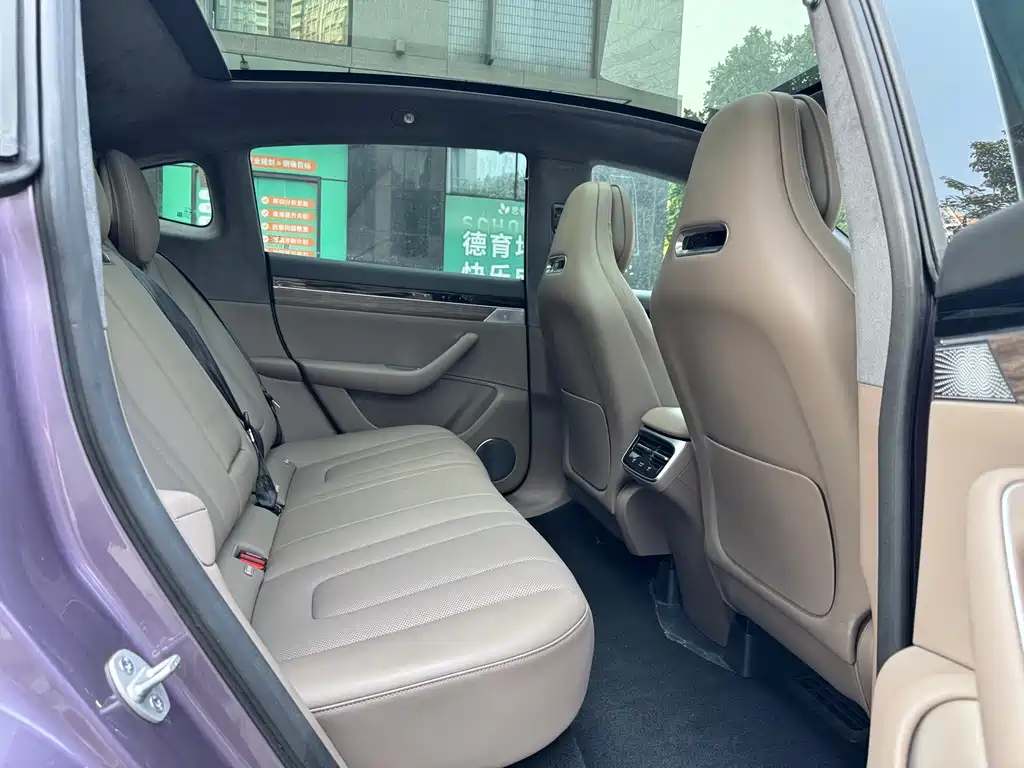 Zhijie R7 2025 extended range 331km Ultra купить на сайте DeffCars