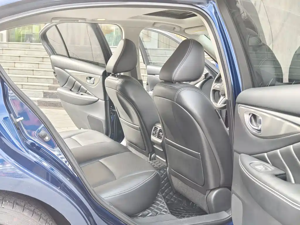 Infiniti Q50L 2022 2.0T Premium Edition купить на сайте DeffCars