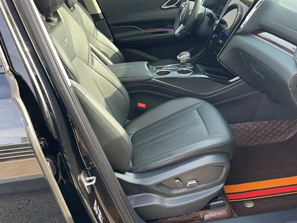 Hongqi HS3 2023 1.5T two-wheel drive good version купить на сайте DeffCars