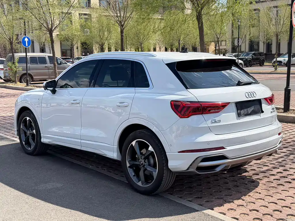 Audi Q3 2022 35 TFSI Fashionable and Dynamic купить на сайте DeffCars