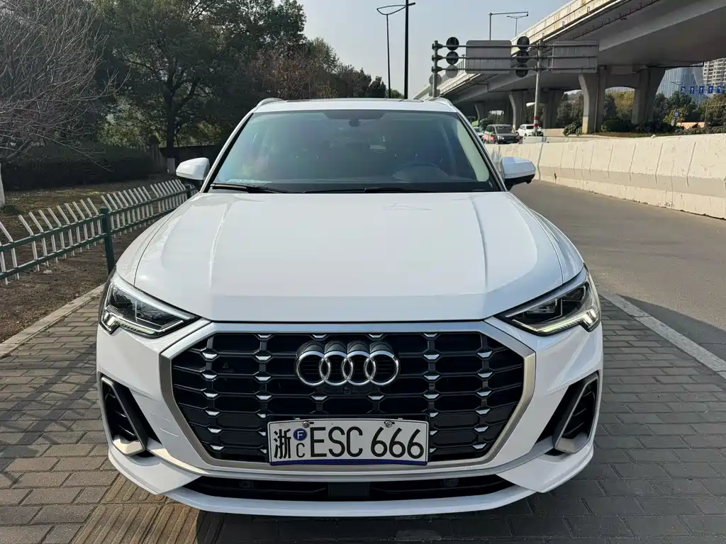 Audi Q3 2021 35 TFSI aggressive and dynamic купить на сайте DeffCars