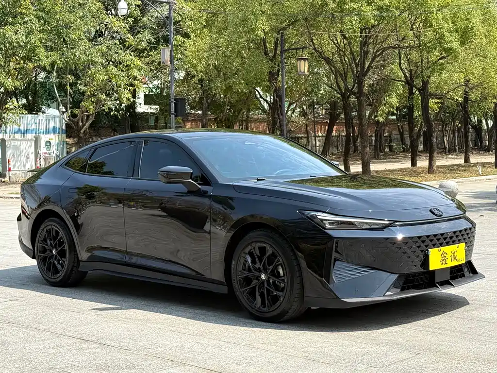 Changan UNI-V 2024 1.5T premium model купить на сайте DeffCars