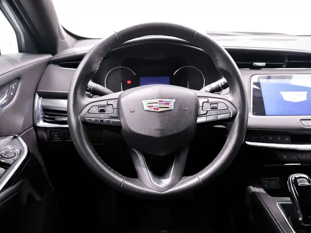 Cadillac XT4 2021 28T two-wheel drive leading model купить на сайте DeffCars