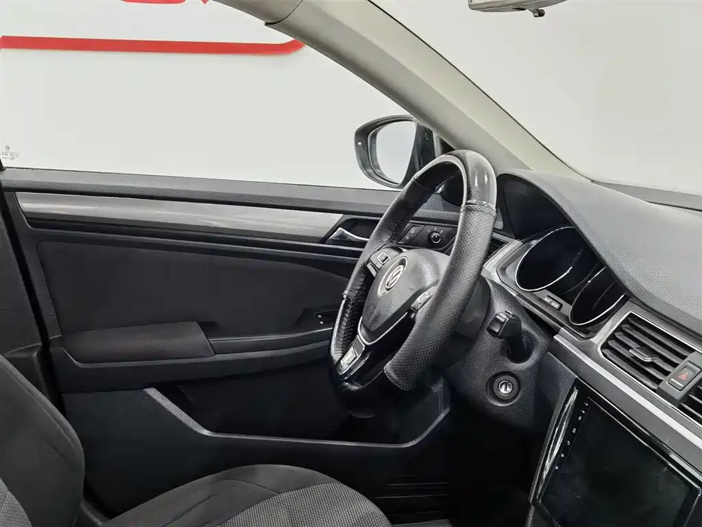 Bora 2018 1.5L automatic fashion model купить на сайте DeffCars