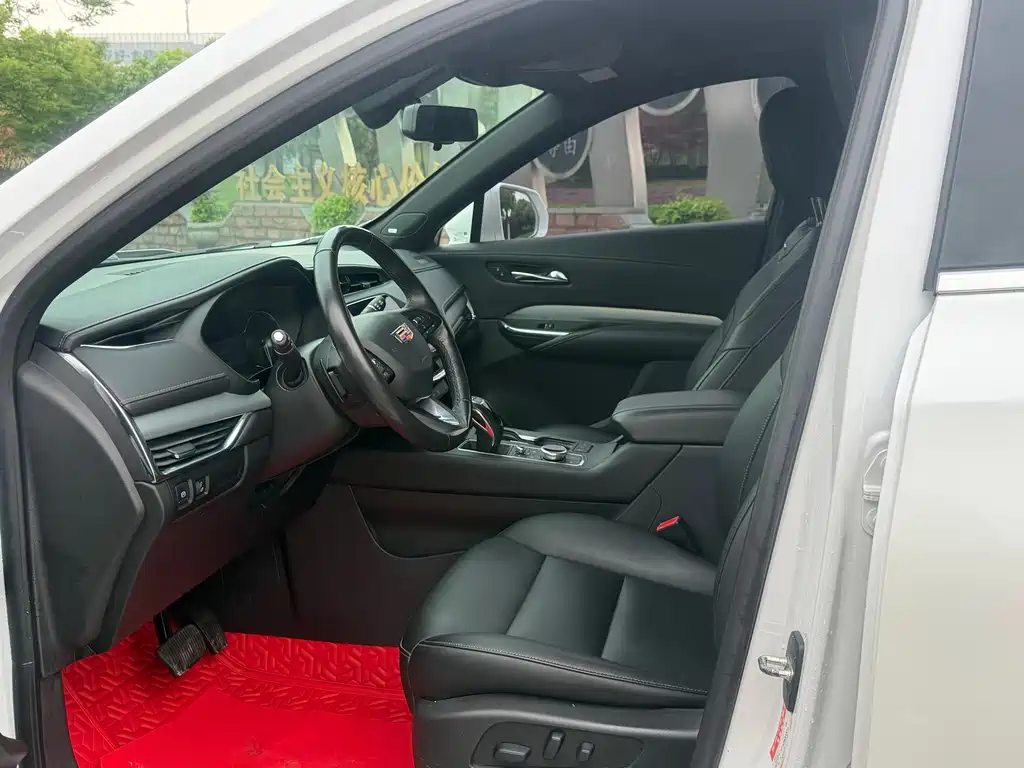 Cadillac XT4 2018 28T two-wheel drive leading model купить на сайте DeffCars