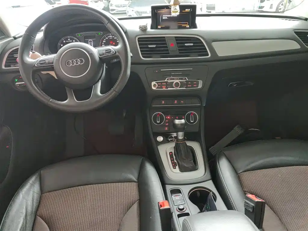 Audi Q3 2018 30th Anniversary Model 30 TFSI Fashion Model купить на сайте DeffCars