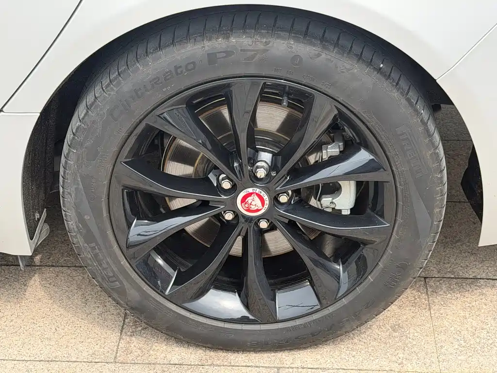 Jaguar XFL 2023 XFL 2.0T P250 two-wheel drive elite sports gold version купить на сайте DeffCars