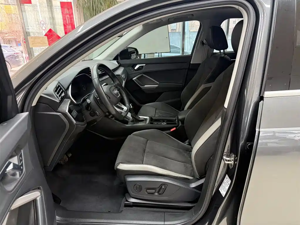 Audi Q3 2022 35 TFSI Fashionable and Dynamic купить на сайте DeffCars