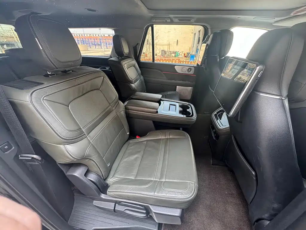 Navigator 2022 3.5T Long Axis Presidential Edition купить на сайте DeffCars