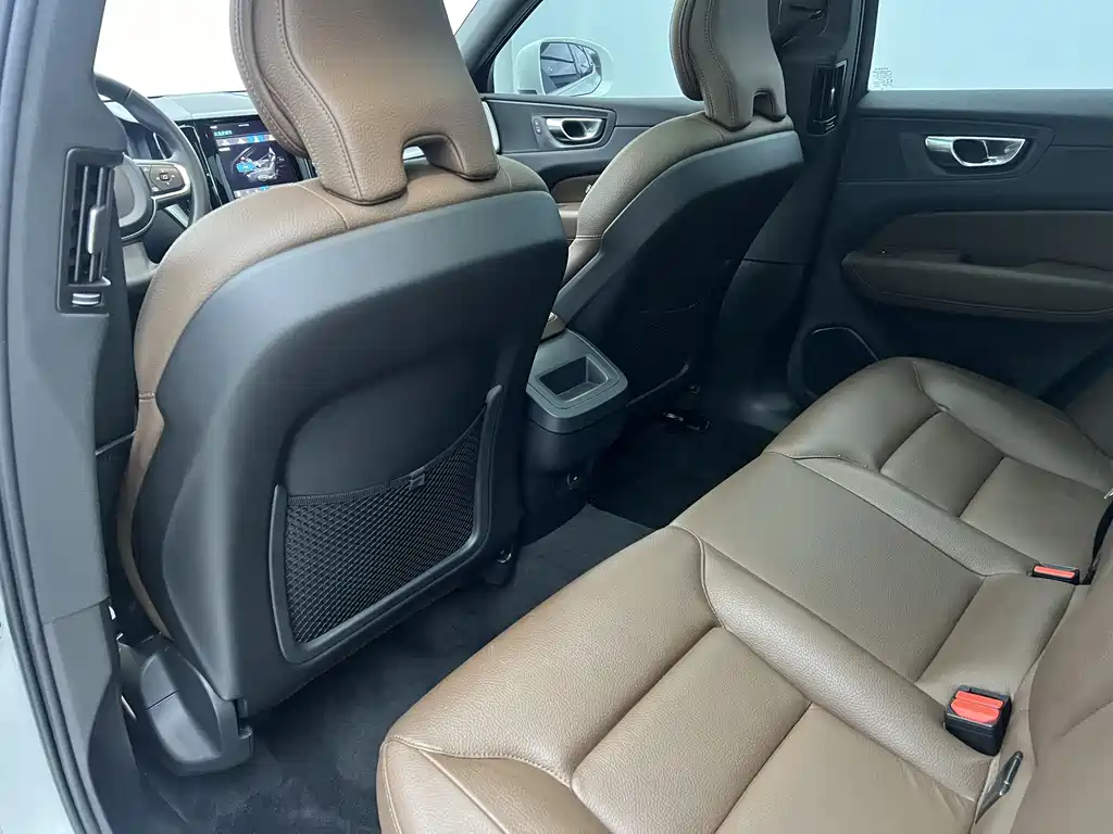 Volvo XC60 2023 B5 four-wheel drive Zhiyi Luxury Edition купить на сайте DeffCars