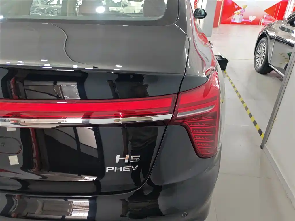 Hongqi H5 PHEV 2025 170 super hybrid version купить на сайте DeffCars